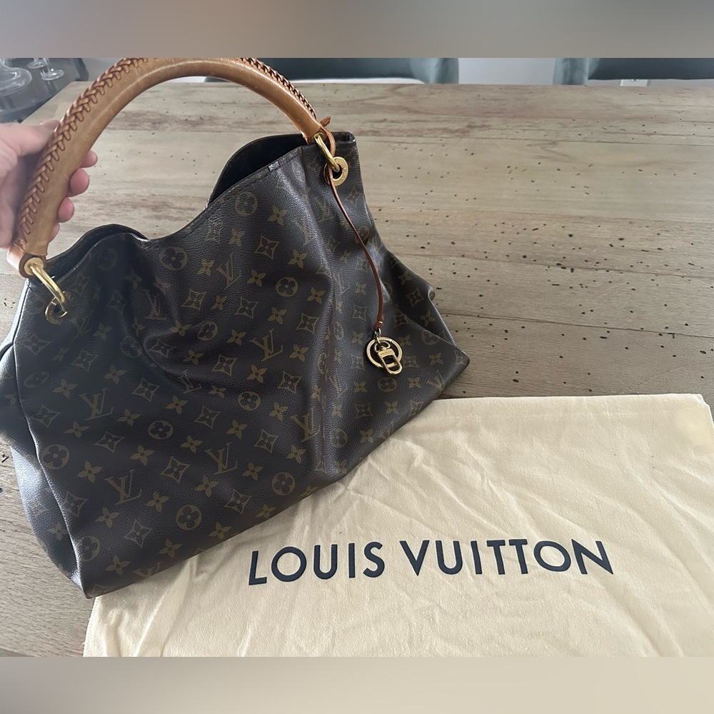 Louis Vuitton Artsy MM